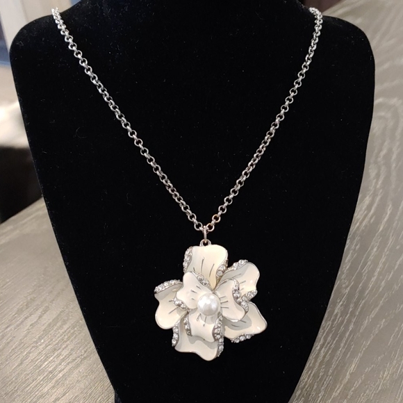 Flower Blossom Necklace - Picture 2 of 5
